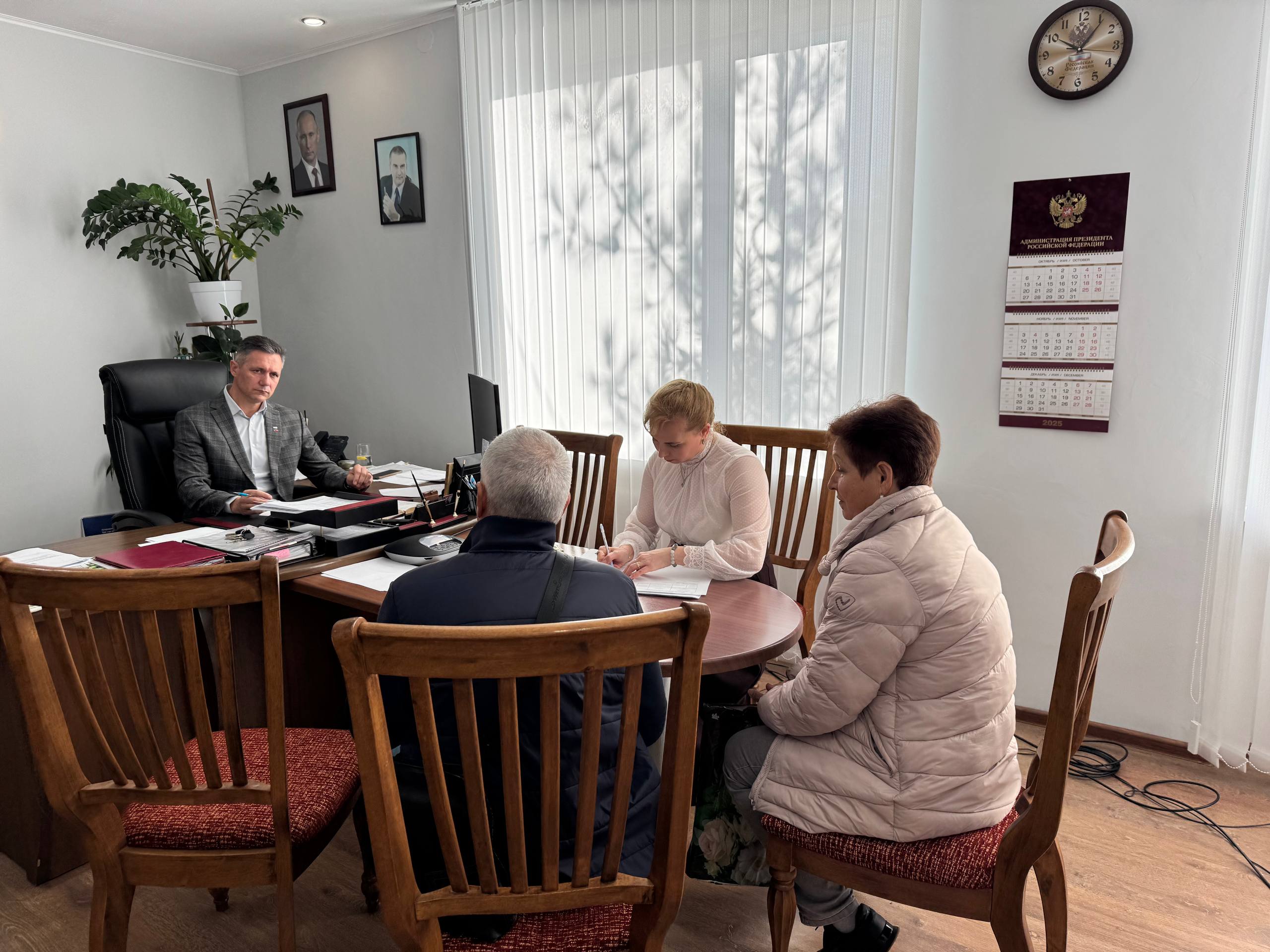 Александр Дудинов: Сегодня рассмотрел проблемные вопросы черноморцев в рамках Общерегионального Дня приема граждан Александр Дудинов: Сегодня рассмотрел проблемные вопросы черноморцев в рамках Общерегионального Дня приема граждан