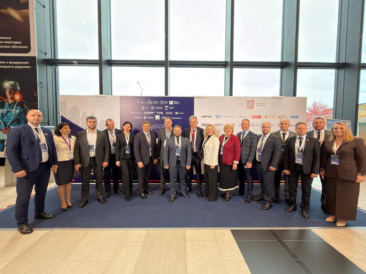 Галина Огнёва: Совместно с главой муниципального образования, председателем Алуштинского городского совета Борисом Егоровым в составе Крымской делегации принимаем участие в Международном Муниципальном Форуме БРИКС в... Галина Огнёва: Совместно с главой муниципального образования, председателем Алуштинского городского совета Борисом Егоровым в составе Крымской делегации принимаем участие в Международном Муниципальном Форуме БРИКС в...