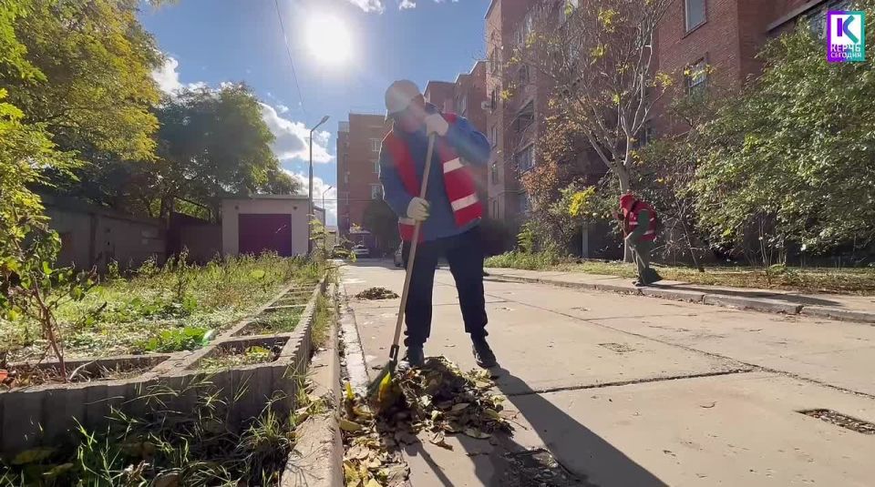 В Керчи продолжается ежедневная уборка улиц и общественных пространств