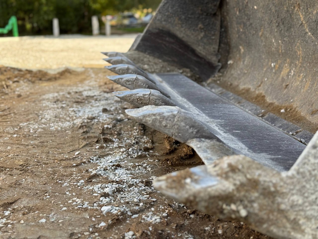 Олег Каторгин: Во дворе на ул. Свердлова, 35, 37, устанавливают детскую и спортивную площадки Олег Каторгин: Во дворе на ул. Свердлова, 35, 37, устанавливают детскую и спортивную площадки