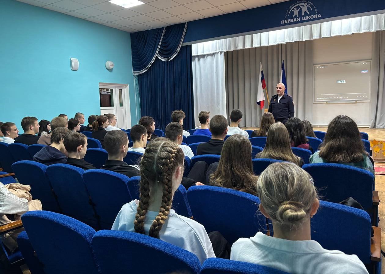 Транспортные полицейские Крыма провели для школьников урок безопасности перед каникулами