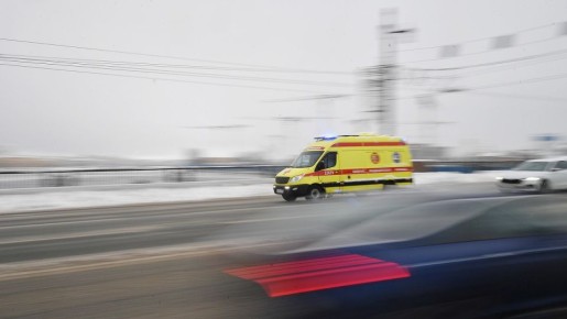 В Крыму фура упала с моста на железную дорогу: что известно о пострадавших