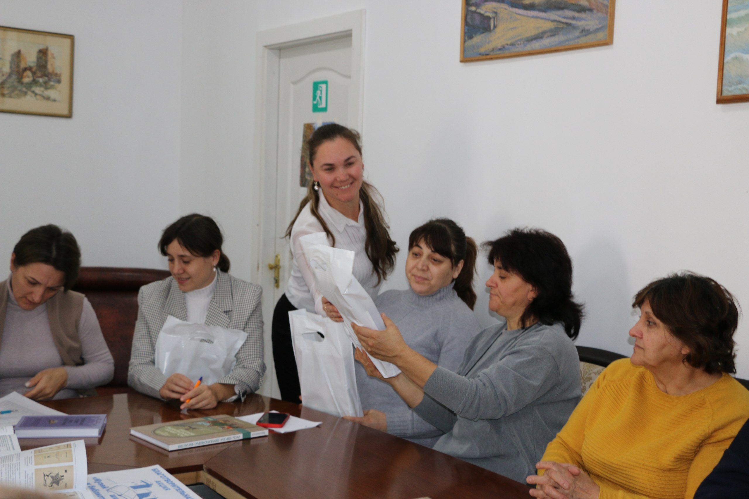 Музей-заповедник «Судакская крепость» провел ежегодную благотворительную акцию «Музей – школам и библиотекам», приуроченную к Международному дню школьных библиотек Музей-заповедник «Судакская крепость» провел ежегодную благотворительную акцию «Музей – школам и библиотекам», приуроченную к Международному дню школьных библиотек