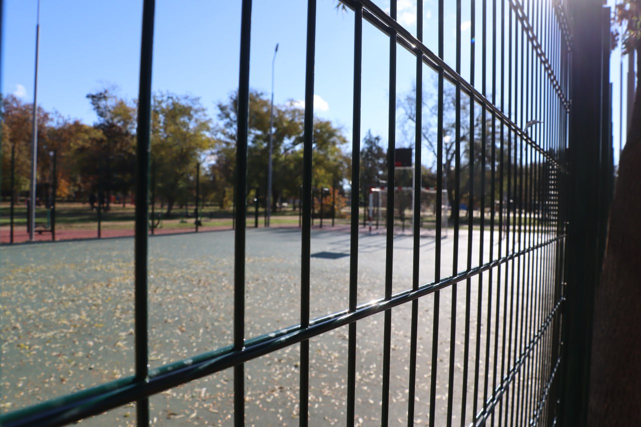 В Керчи обновляют спортивные площадки В Керчи обновляют спортивные площадки