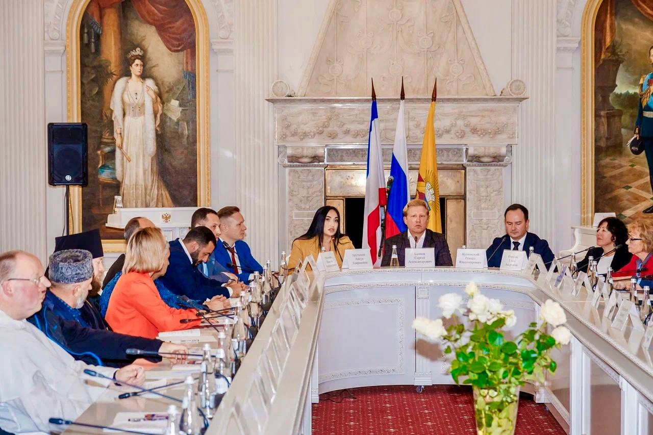 28 октября по приглашению Ялтинской администрации, как член Общественной палаты принял участие в совместном заседании Совета по межнациональным и межконфессиональным отношениям при главе администрации города Ялта и... 28 октября по приглашению Ялтинской администрации, как член Общественной палаты принял участие в совместном заседании Совета по межнациональным и межконфессиональным отношениям при главе администрации города Ялта и...