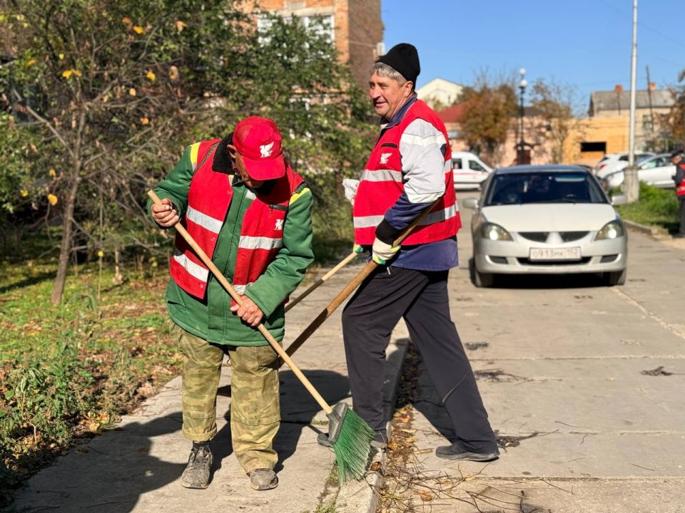 В Керчи продолжается ежедневная уборка улиц и общественных пространств В Керчи продолжается ежедневная уборка улиц и общественных пространств