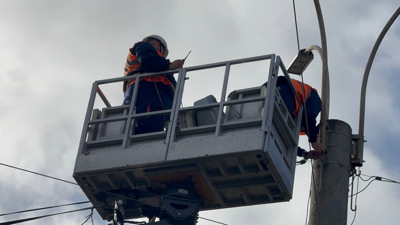 Олег Каторгин: Сотрудники ООО «Горсвет-Керчь» завершили замену светильников на автомобильных кольцах города Олег Каторгин: Сотрудники ООО «Горсвет-Керчь» завершили замену светильников на автомобильных кольцах города