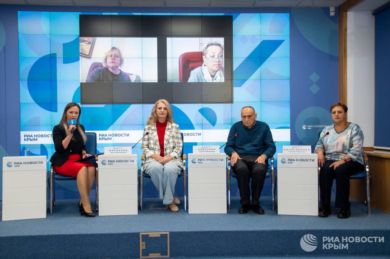 В пресс-центре РИА Новости Крым презентовали книгу "Длинная дорога домой В пресс-центре РИА Новости Крым презентовали книгу "Длинная дорога домой