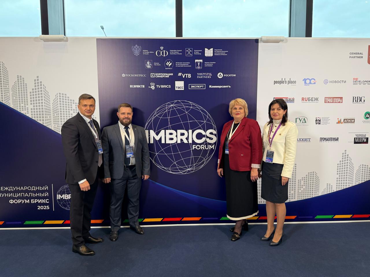 Галина Огнёва: Совместно с главой муниципального образования, председателем Алуштинского городского совета Борисом Егоровым в составе Крымской делегации принимаем участие в Международном Муниципальном Форуме БРИКС в...