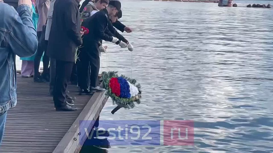 В Севастополе почтили память погибших на линкоре «Новороссийск»