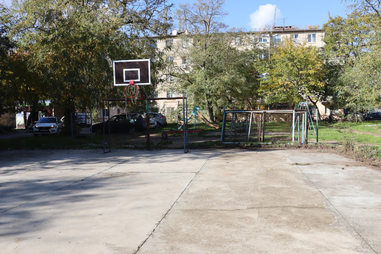 В Керчи обновляют спортивные площадки В Керчи обновляют спортивные площадки