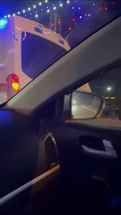 Грузовик упал с моста в Симферополе