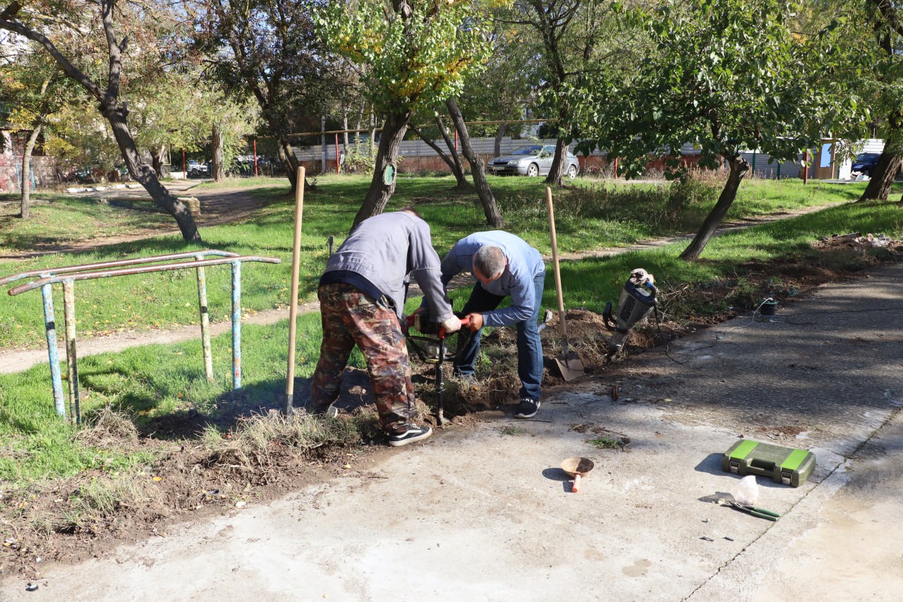 В Керчи обновляют спортивные площадки В Керчи обновляют спортивные площадки