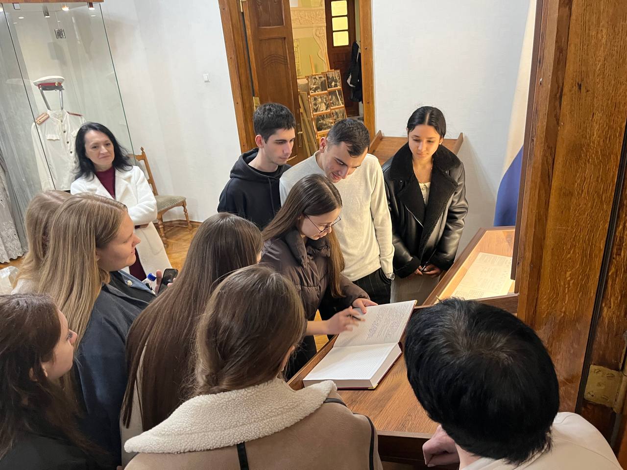 В Министерстве внутренних дел по Республике Крым состоялась экскурсия по действующей экспозиции В Министерстве внутренних дел по Республике Крым состоялась экскурсия по действующей экспозиции