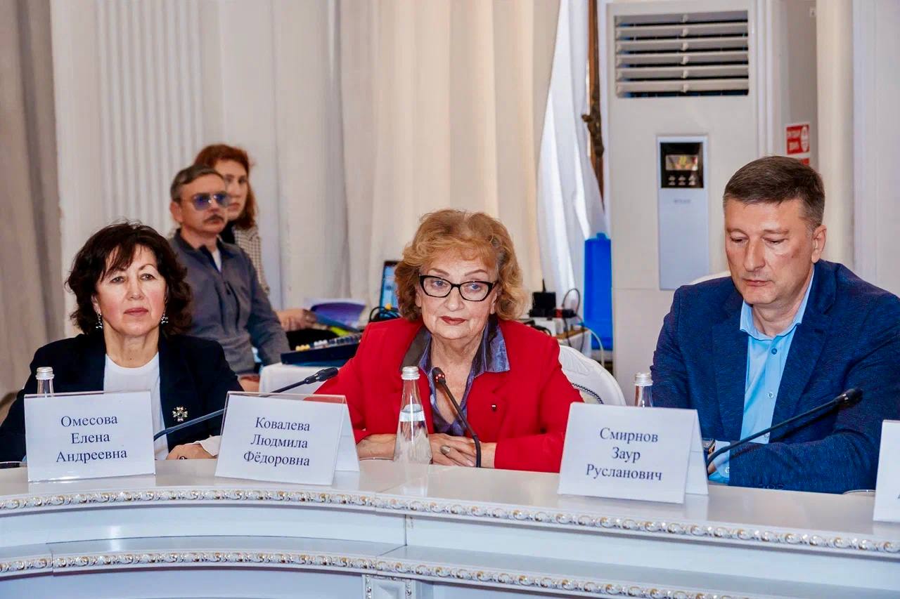 28 октября по приглашению Ялтинской администрации, как член Общественной палаты принял участие в совместном заседании Совета по межнациональным и межконфессиональным отношениям при главе администрации города Ялта и... 28 октября по приглашению Ялтинской администрации, как член Общественной палаты принял участие в совместном заседании Совета по межнациональным и межконфессиональным отношениям при главе администрации города Ялта и...