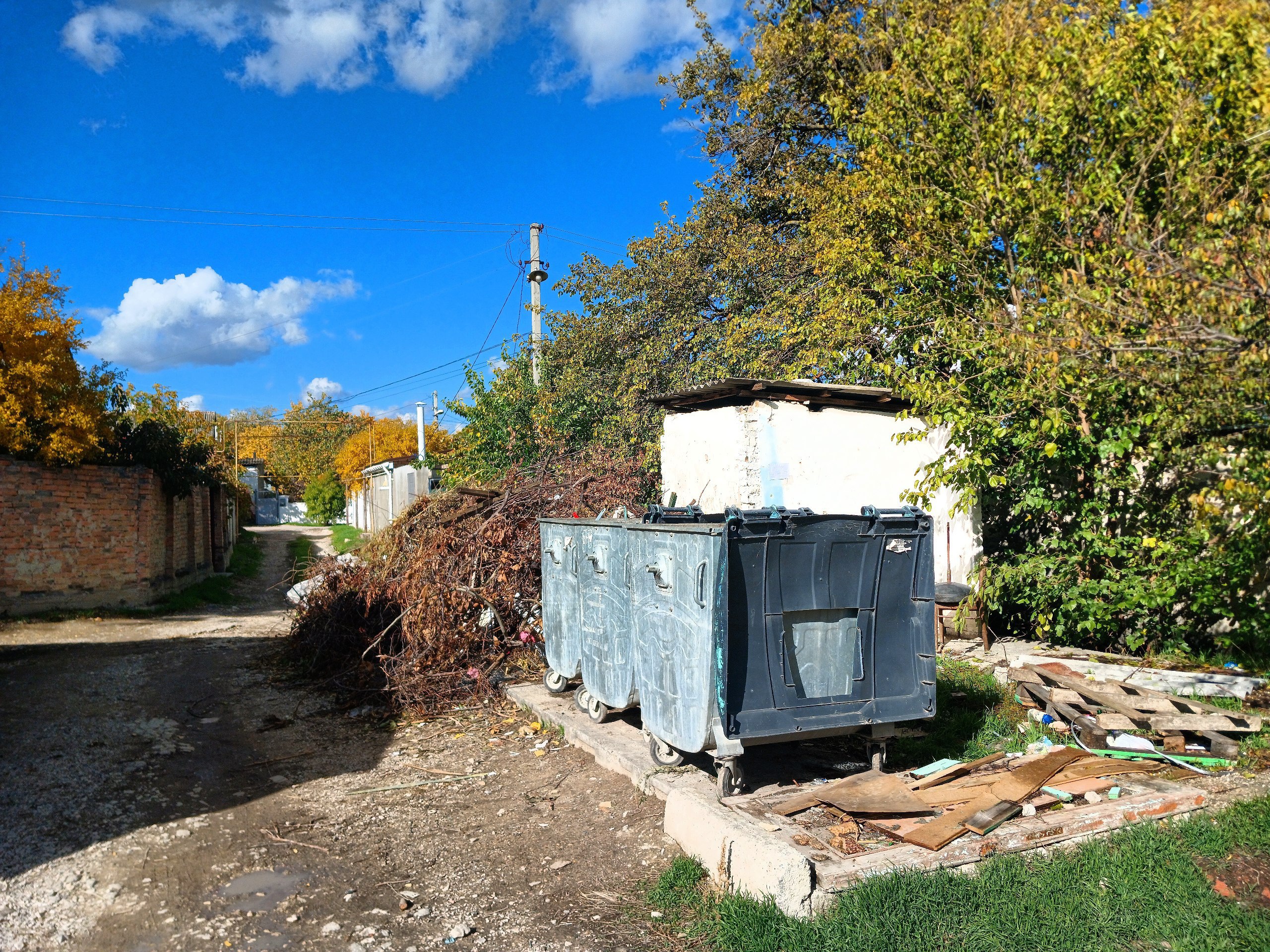 Вниманию владельца капитального объекта (туалета), расположенного по адресу: г. Феодосия, ул. 2-я Полевая, р-н дома № 3 Вниманию владельца капитального объекта (туалета), расположенного по адресу: г. Феодосия, ул. 2-я Полевая, р-н дома № 3