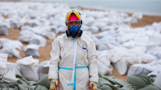 "Крым можно вычёркивать из списка курортов": Пляжи "чистят" ночью, волонтёров не пускают, съёмки запрещают - инсайдер