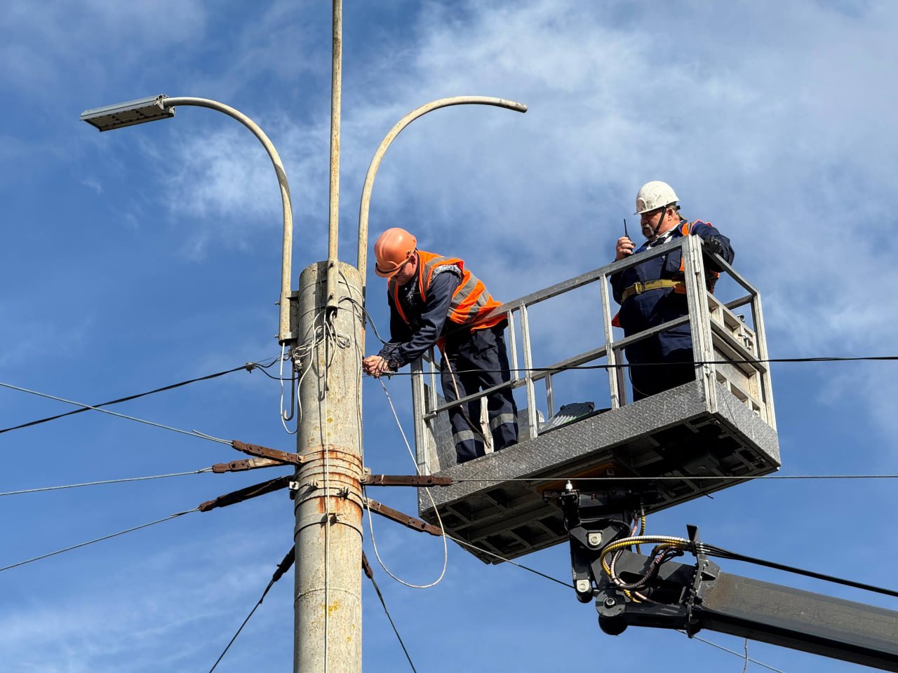Олег Каторгин: Сотрудники ООО «Горсвет-Керчь» завершили замену светильников на автомобильных кольцах города Олег Каторгин: Сотрудники ООО «Горсвет-Керчь» завершили замену светильников на автомобильных кольцах города