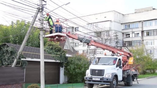 В Симферополе продолжаются работы по обустройству сетей уличного освещения