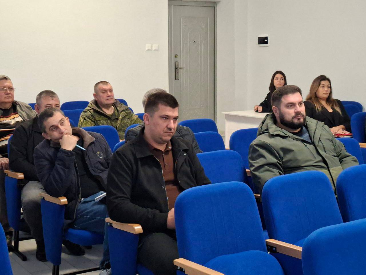 Антон Кравец: Под руководством председателя районного совета Дмитрия Мильгевского и первого заместителя главы администрации района Ольги Шпак состоялось совещание по вопросу проведения экологической Акции "Чистый Крым" Антон Кравец: Под руководством председателя районного совета Дмитрия Мильгевского и первого заместителя главы администрации района Ольги Шпак состоялось совещание по вопросу проведения экологической Акции "Чистый Крым"