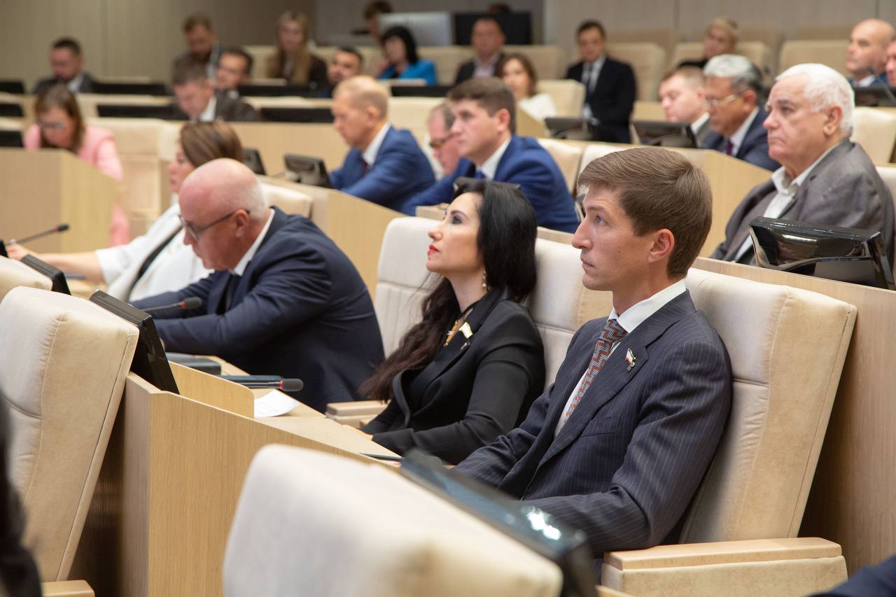 Иван Манучаров: Заседание третьей сессии Государственного Совета РК Иван Манучаров: Заседание третьей сессии Государственного Совета РК