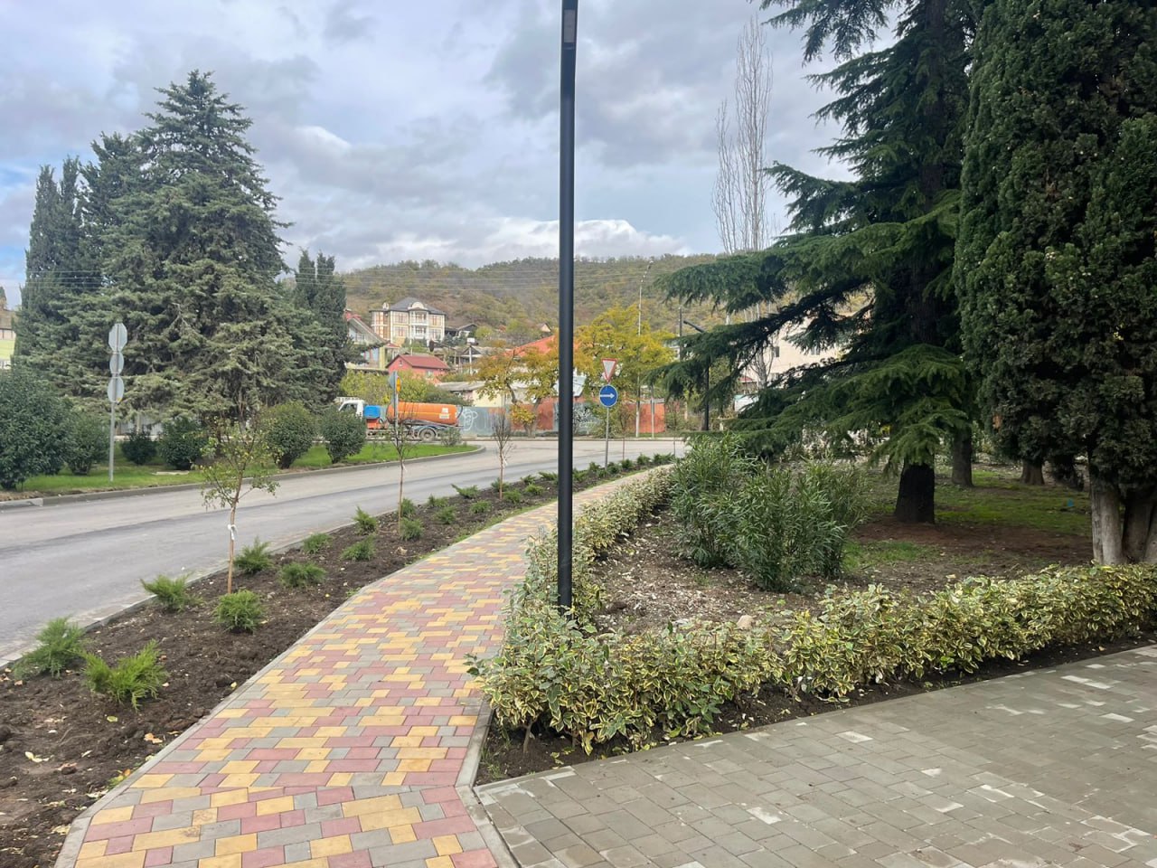 Галина Огнёва: Продолжаем озеленять любимую Алушту! Галина Огнёва: Продолжаем озеленять любимую Алушту!