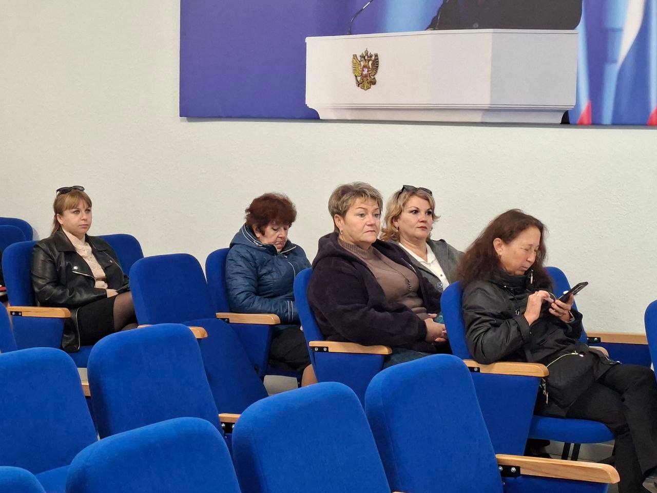 Антон Кравец: Под руководством председателя районного совета Дмитрия Мильгевского и первого заместителя главы администрации района Ольги Шпак состоялось совещание по вопросу проведения экологической Акции "Чистый Крым" Антон Кравец: Под руководством председателя районного совета Дмитрия Мильгевского и первого заместителя главы администрации района Ольги Шпак состоялось совещание по вопросу проведения экологической Акции "Чистый Крым"