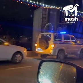 Грузовик упал с моста над ЖД-путями в Симферополе