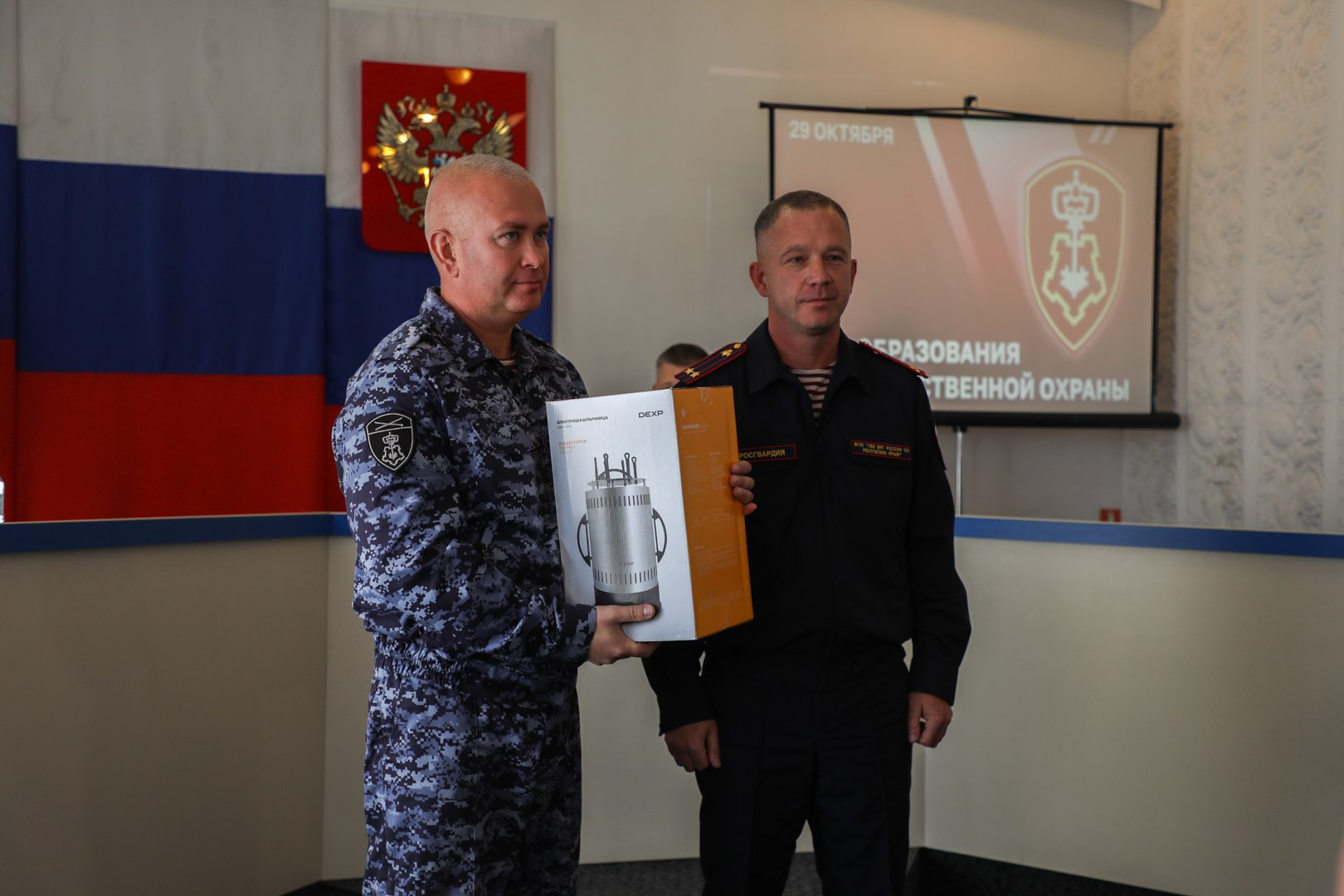 Подразделения вневедомственной охраны Росгвардии отметили профессиональный праздник в Крыму Подразделения вневедомственной охраны Росгвардии отметили профессиональный праздник в Крыму