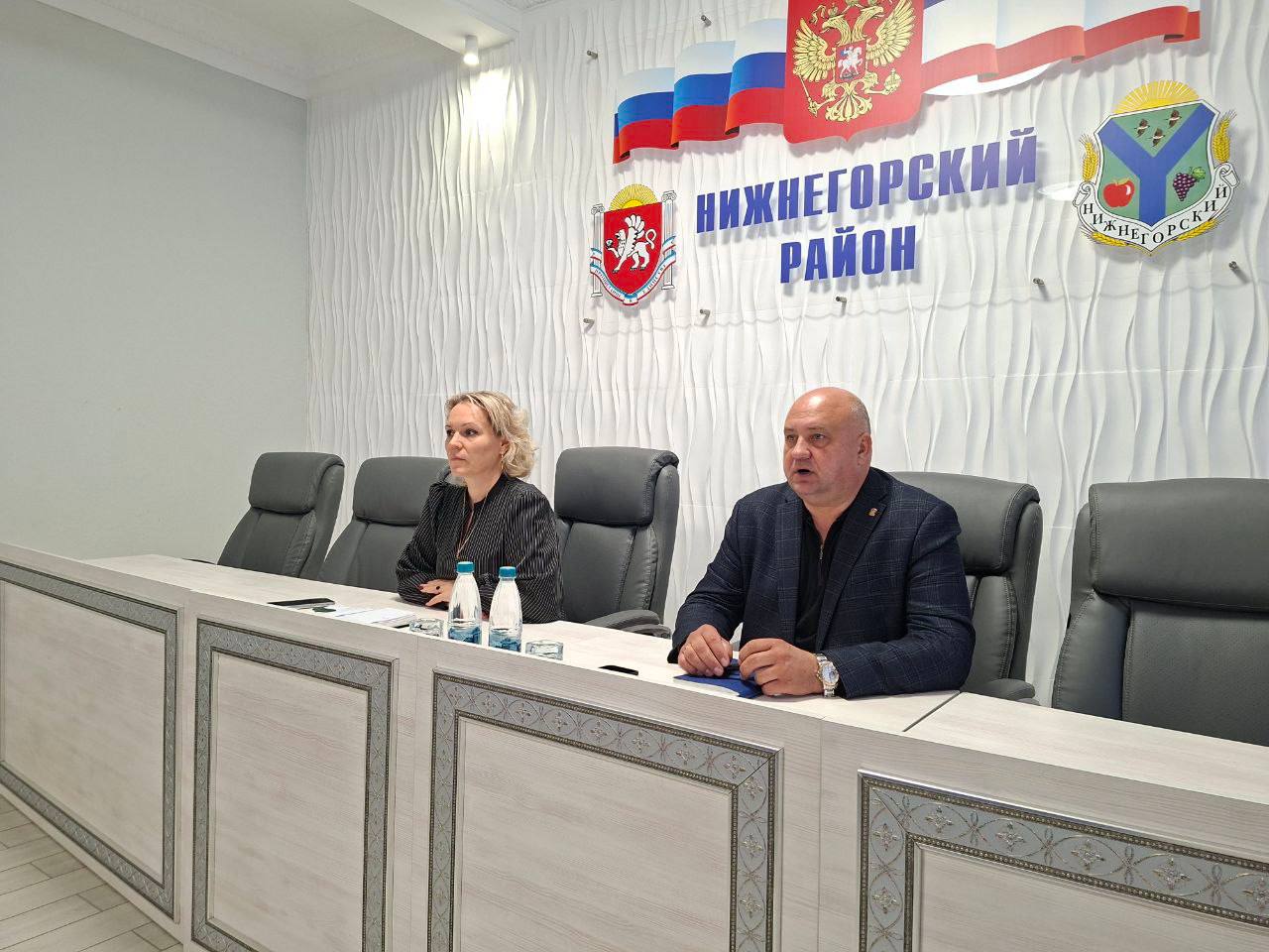 Антон Кравец: Под руководством председателя районного совета Дмитрия Мильгевского и первого заместителя главы администрации района Ольги Шпак состоялось совещание по вопросу проведения экологической Акции "Чистый Крым"