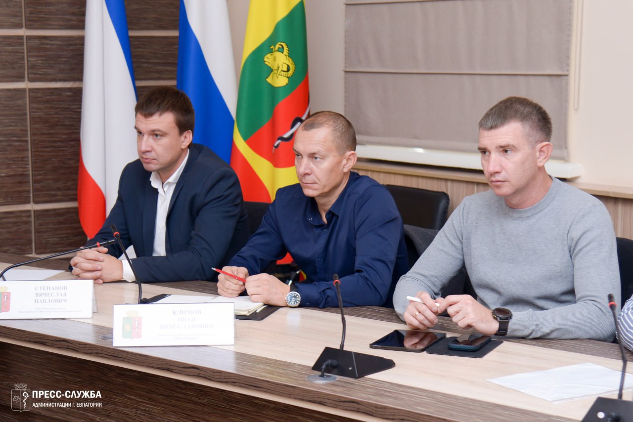 В Евпатории прошло еженедельное совещание с руководителями ресурсоснабжающих и коммунальных предприятий, на котором обсуждались актуальные вопросы жизнедеятельности города В Евпатории прошло еженедельное совещание с руководителями ресурсоснабжающих и коммунальных предприятий, на котором обсуждались актуальные вопросы жизнедеятельности города