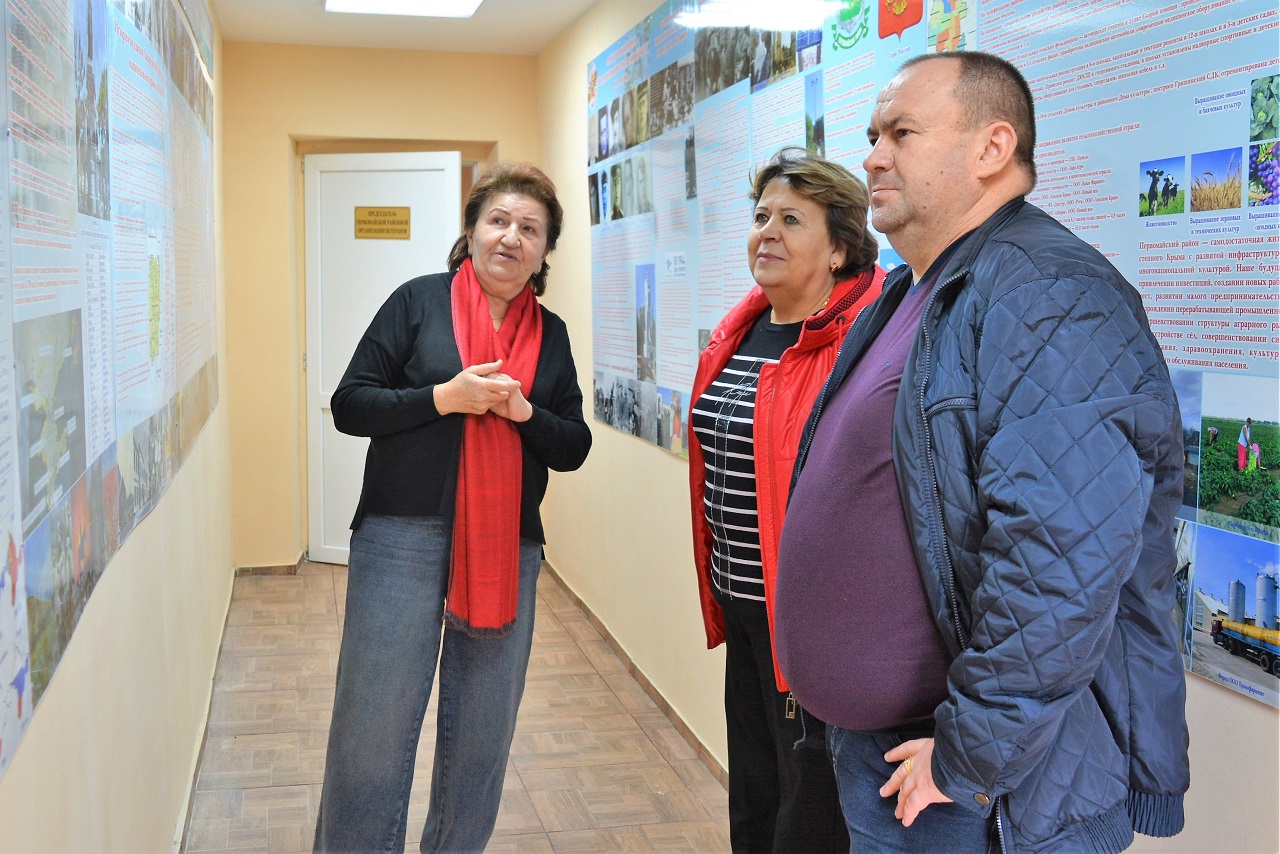 Зоя Карлюга и Александр Соколовский ознакомились с новой экспозицией залов Воинской и Трудовой славы районного совета ветеранов Зоя Карлюга и Александр Соколовский ознакомились с новой экспозицией залов Воинской и Трудовой славы районного совета ветеранов