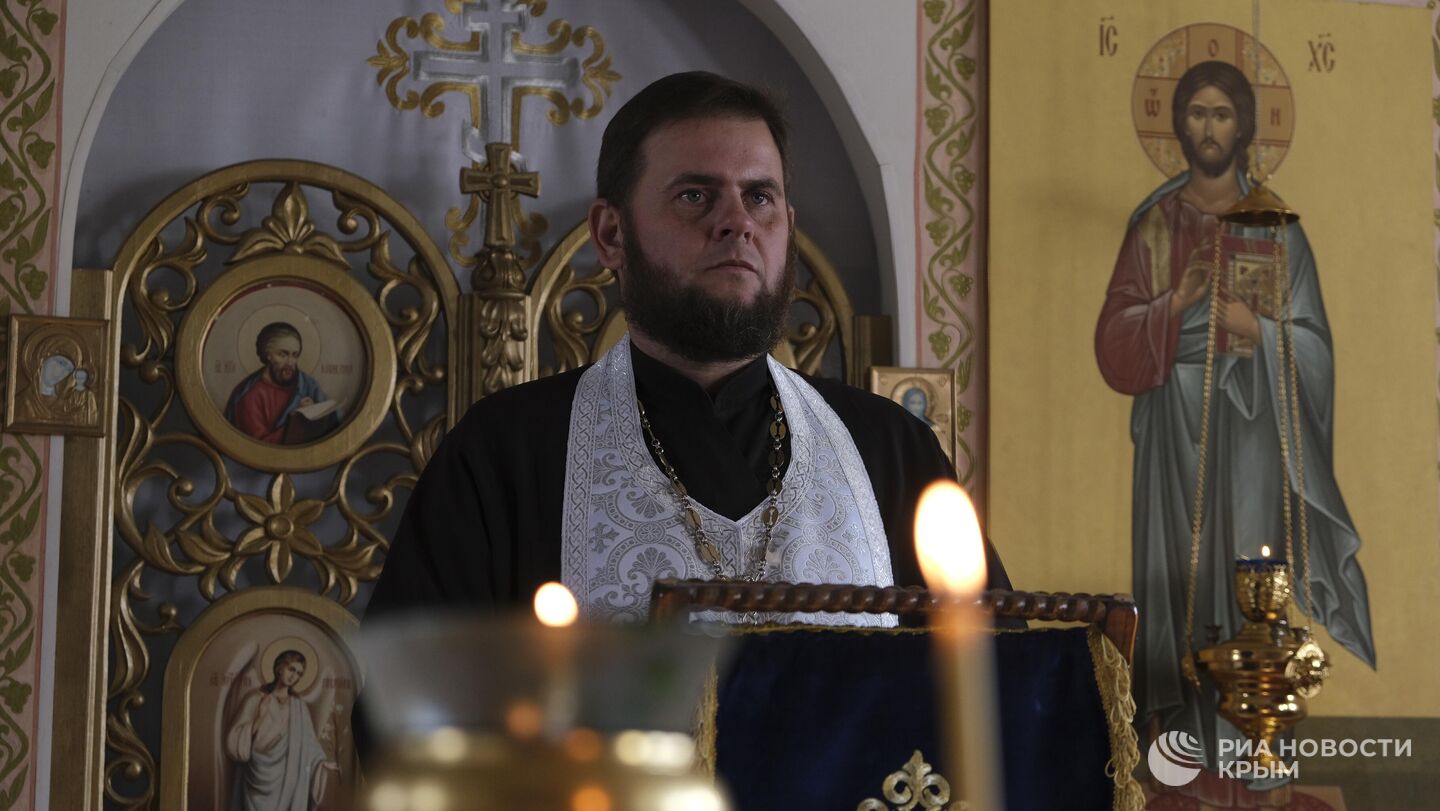 Тепло божьего дома – в Керчи прихожане ремонтируют кровлю храма Тепло божьего дома – в Керчи прихожане ремонтируют кровлю храма