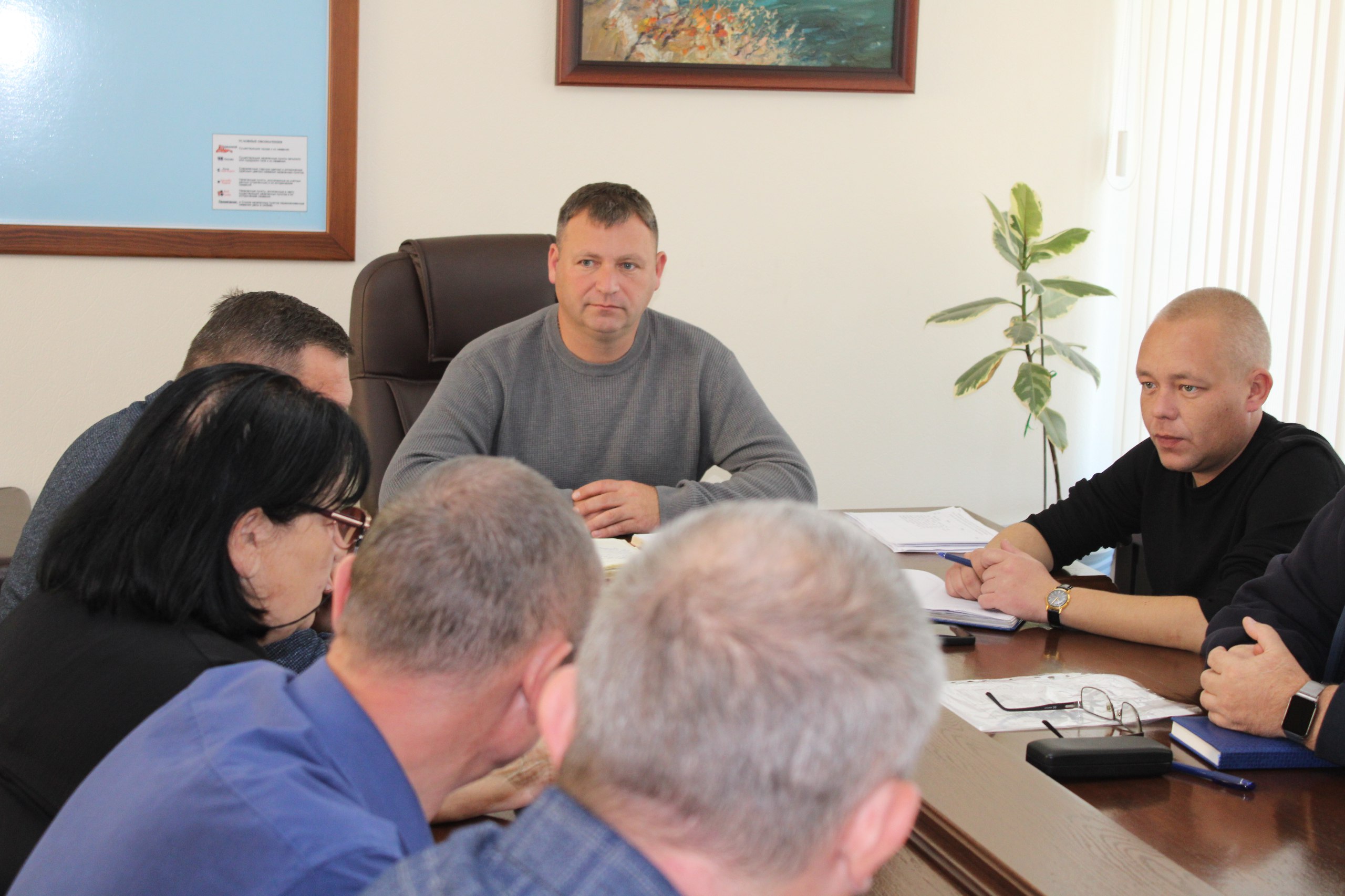 Игорь Крутьков провёл совещание с руководителями ресурсоснабжающих организаций Игорь Крутьков провёл совещание с руководителями ресурсоснабжающих организаций