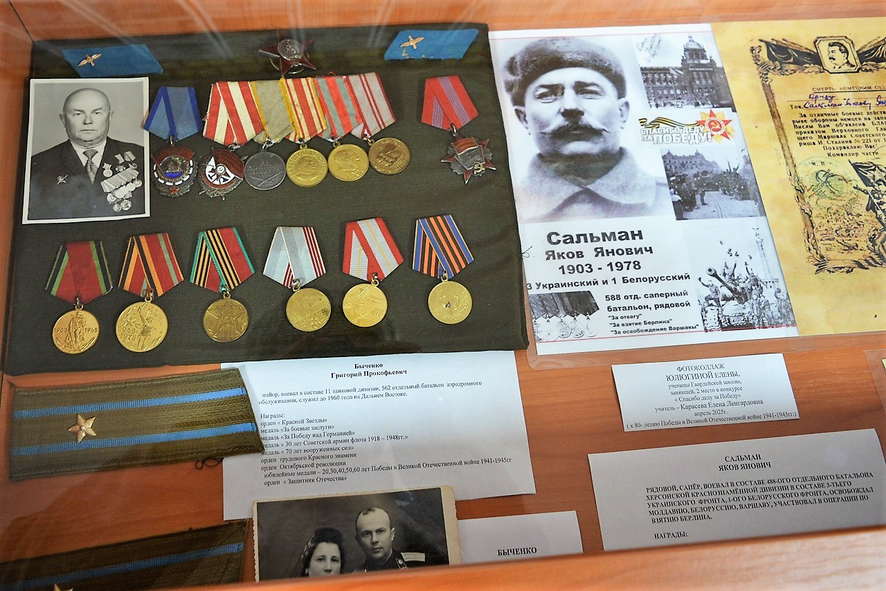 Зоя Карлюга и Александр Соколовский ознакомились с новой экспозицией залов Воинской и Трудовой славы районного совета ветеранов Зоя Карлюга и Александр Соколовский ознакомились с новой экспозицией залов Воинской и Трудовой славы районного совета ветеранов