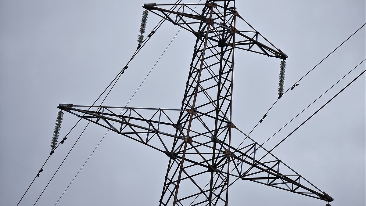 Четыре поселка в Ялте остались без электричества