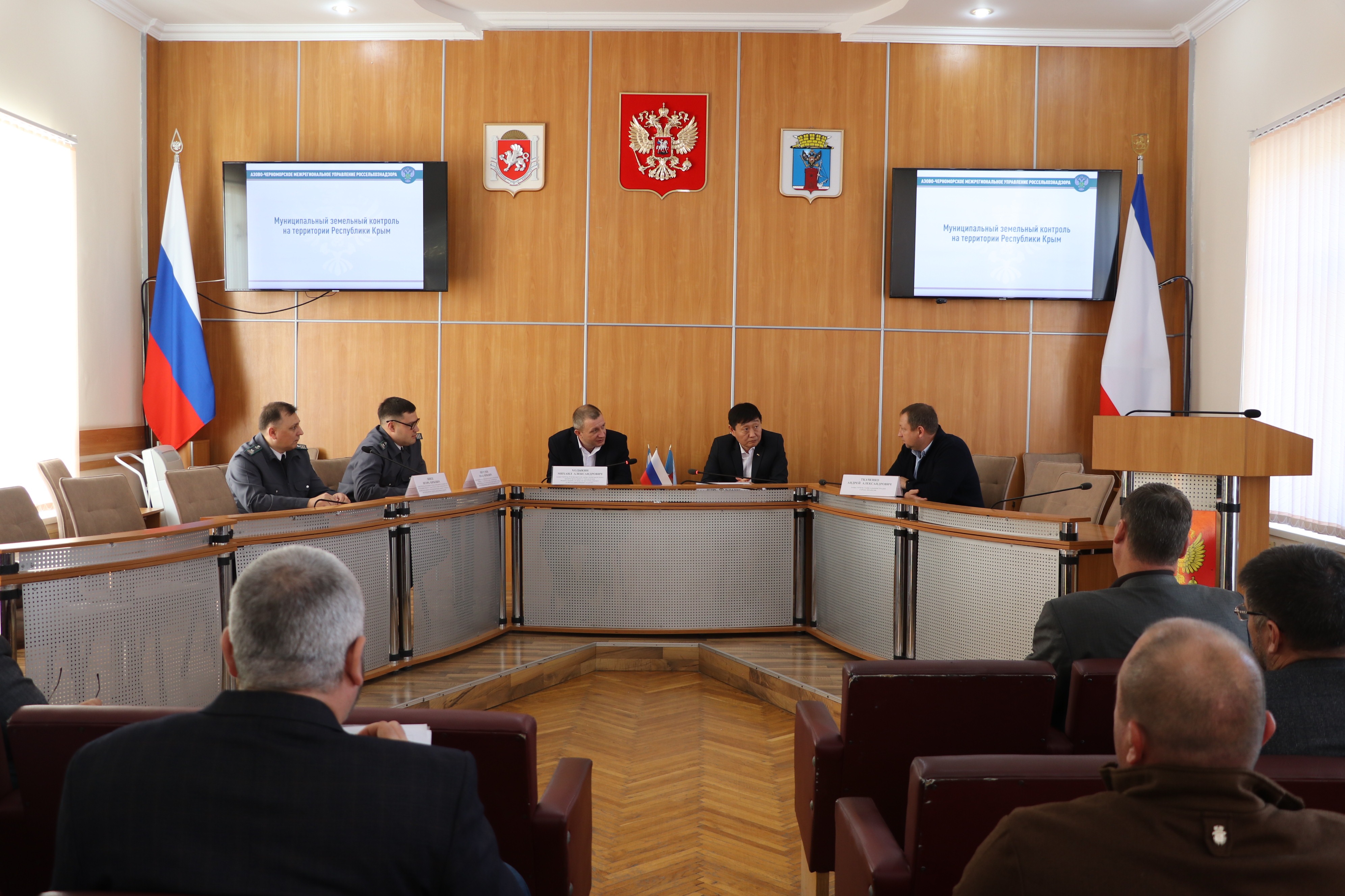 В Феодосии рассмотрели вопросы проведения муниципального земельного контроля