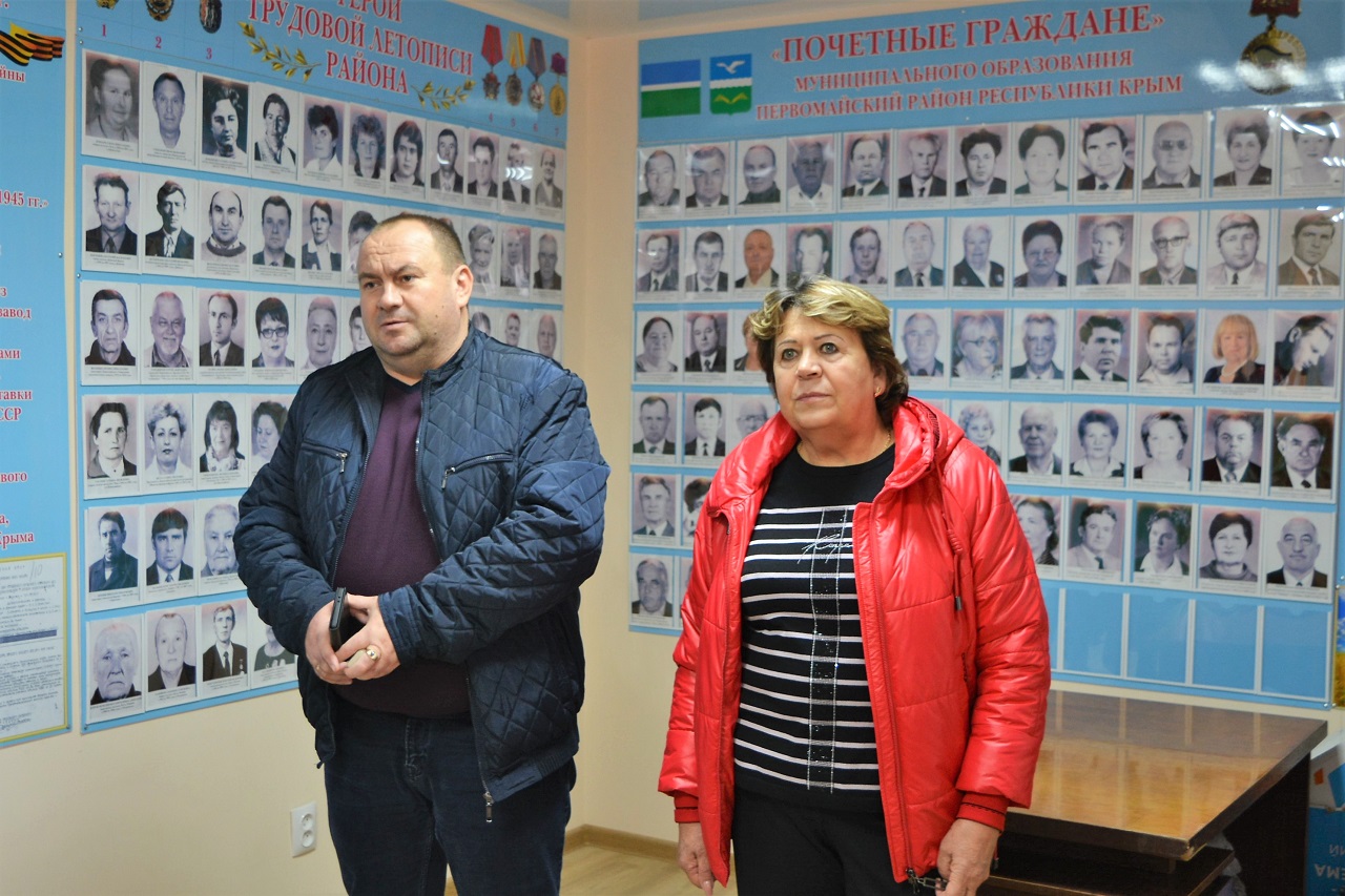 Зоя Карлюга и Александр Соколовский ознакомились с новой экспозицией залов Воинской и Трудовой славы районного совета ветеранов Зоя Карлюга и Александр Соколовский ознакомились с новой экспозицией залов Воинской и Трудовой славы районного совета ветеранов