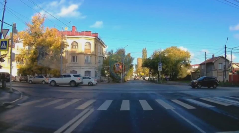 Машина сбила несовершеннолетнего мопедиста в Севастополе