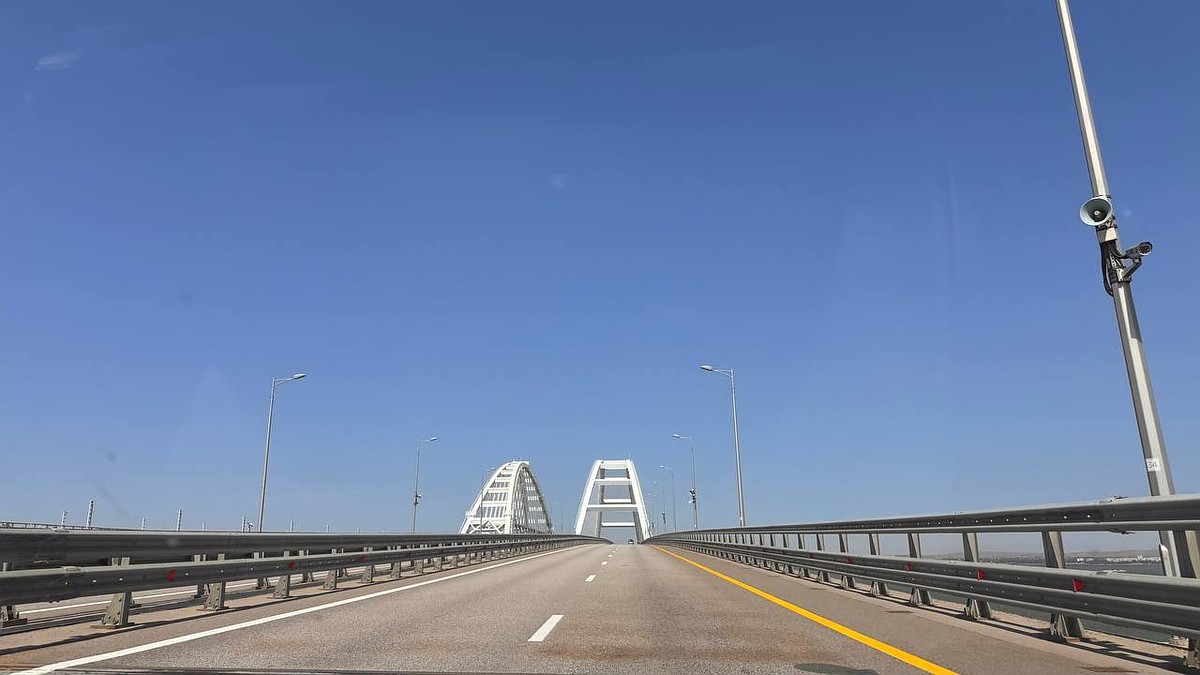 В очереди перед Крымским мостом со стороны Керчи стоят 90 авто