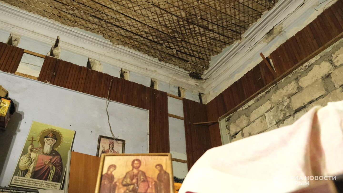 Тепло божьего дома – в Керчи прихожане ремонтируют кровлю храма Тепло божьего дома – в Керчи прихожане ремонтируют кровлю храма