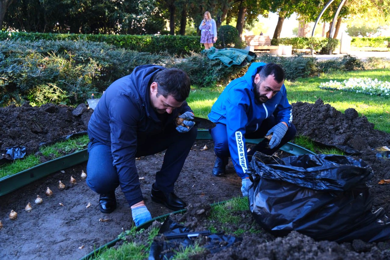 Янина Павленко: Более 90 тысяч цветов будет высажено в муниципалитете – Зеленстрой приступил к осеннему цветочному оформлению нашей красавицы Ялты Янина Павленко: Более 90 тысяч цветов будет высажено в муниципалитете – Зеленстрой приступил к осеннему цветочному оформлению нашей красавицы Ялты