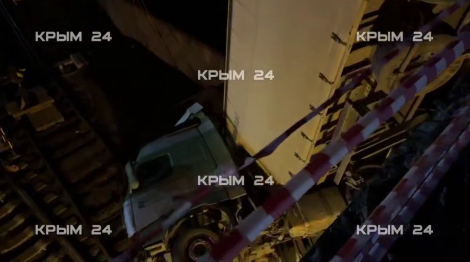 Демонтаж упавшей фуры в Симферополе пройдет без ограничения движения поездов