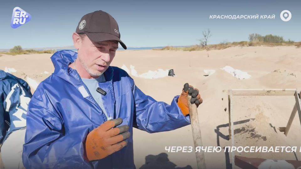 Активисты Единой России и неравнодушные жители очищают побережье Анапы