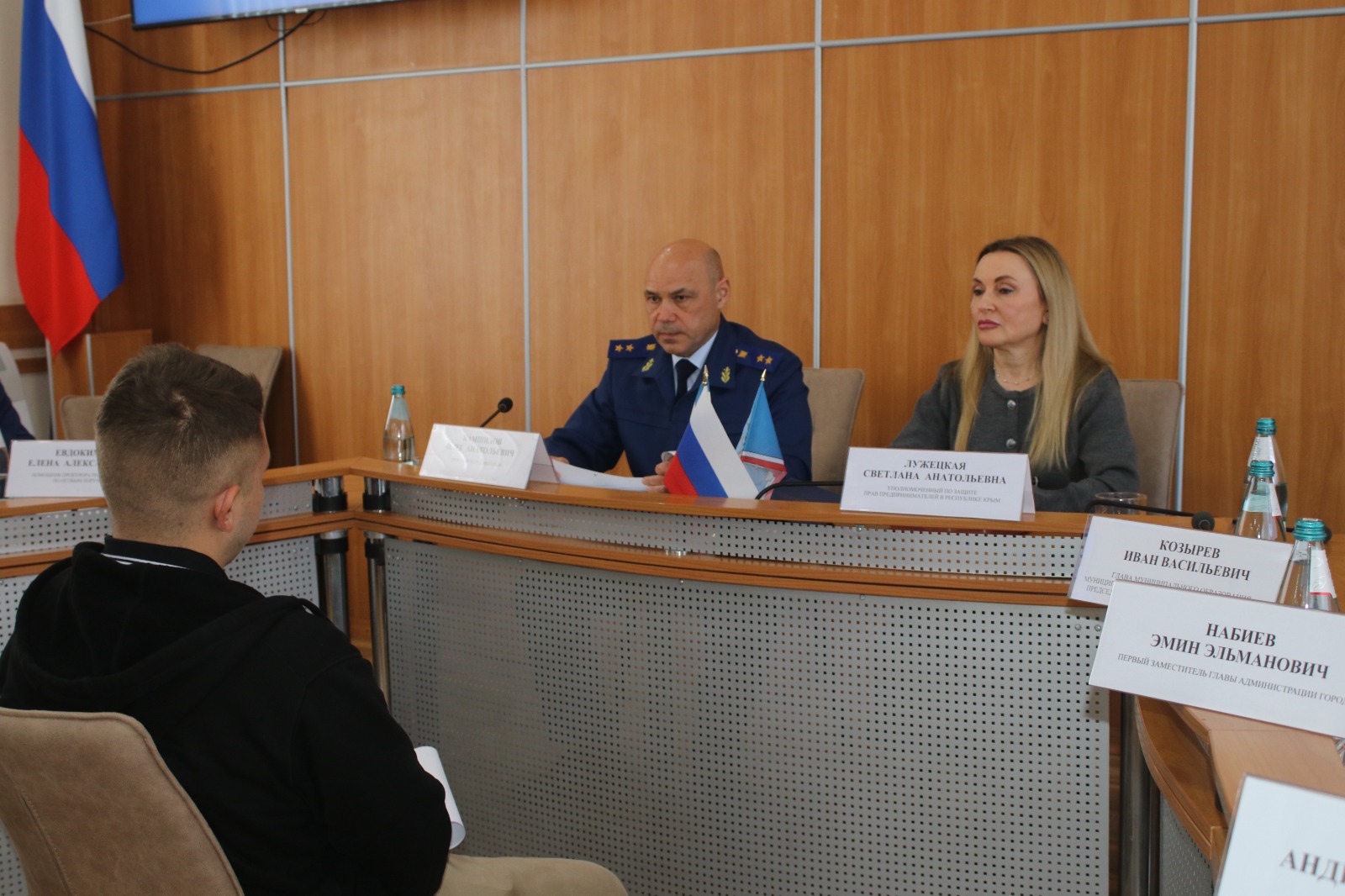 В Феодосии состоялась выездная встреча с предпринимателями В Феодосии состоялась выездная встреча с предпринимателями