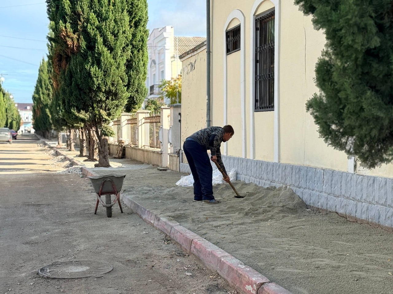 Олег Каторгин: В центре Керчи продолжаются работы по обновлению пешеходных зон Олег Каторгин: В центре Керчи продолжаются работы по обновлению пешеходных зон