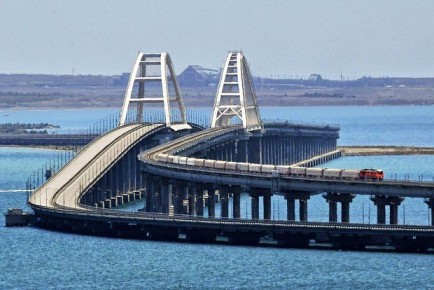 Запрет электромобилей на Крымскому мосту объяснили требованиями безопасности