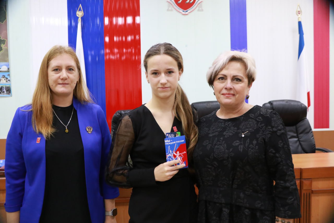 В большом зале администрации Бахчисарайского района состоялось торжественное собрание, посвящённое Дню народного единства В большом зале администрации Бахчисарайского района состоялось торжественное собрание, посвящённое Дню народного единства