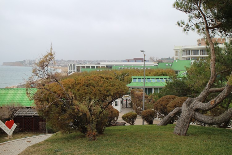 Земля теперь частная, а не в аренде: отец Алсу под Севастополем продает виллу за миллиард Земля теперь частная, а не в аренде: отец Алсу под Севастополем продает виллу за миллиард