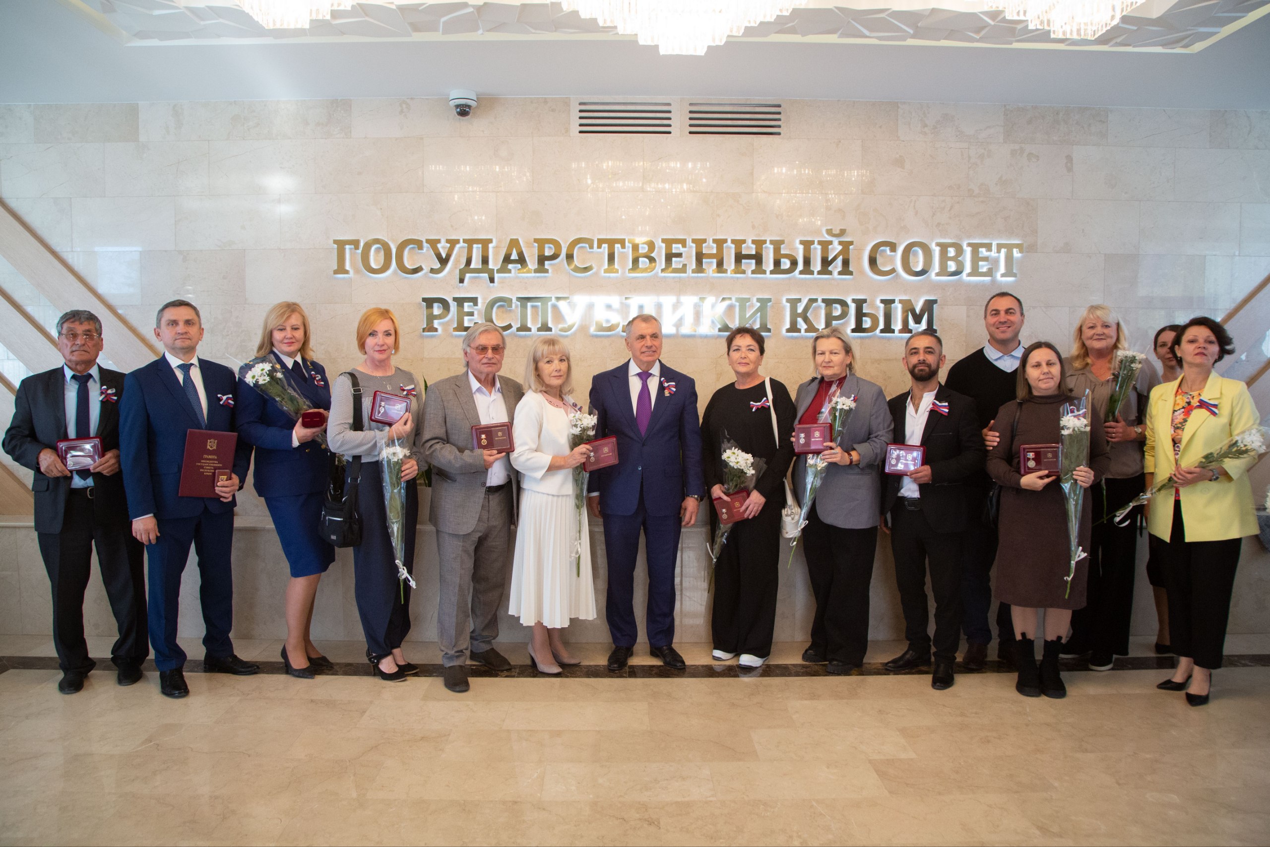 Крымчане получили заслуженные награды накануне Дня народного единства Крымчане получили заслуженные награды накануне Дня народного единства